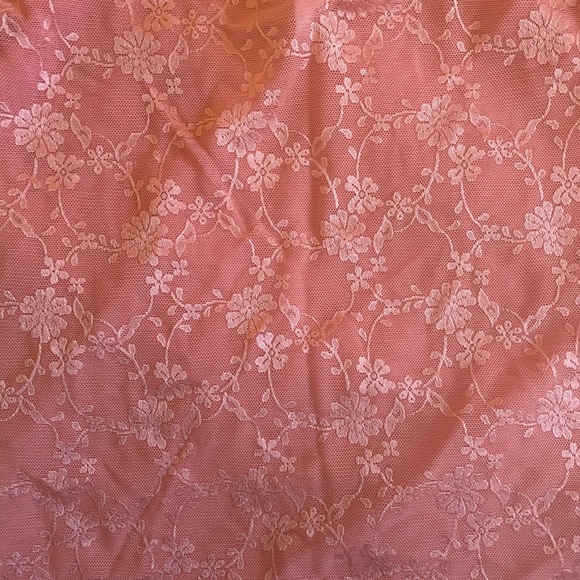 ADORABLE pink mesh flower detailed cami - Picture 2 of 4